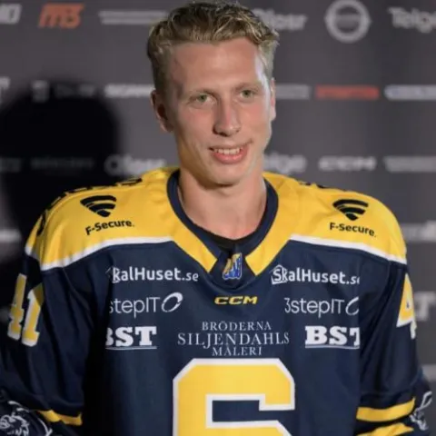 James Stenberg